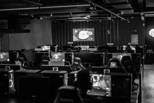 CS2里约站G2力拼FaZe 狙击对位优势与残局韧性决定成败